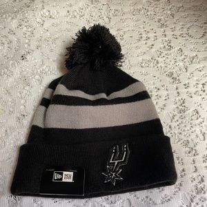 NWT Spurs Beanie - New Era Black & Grey